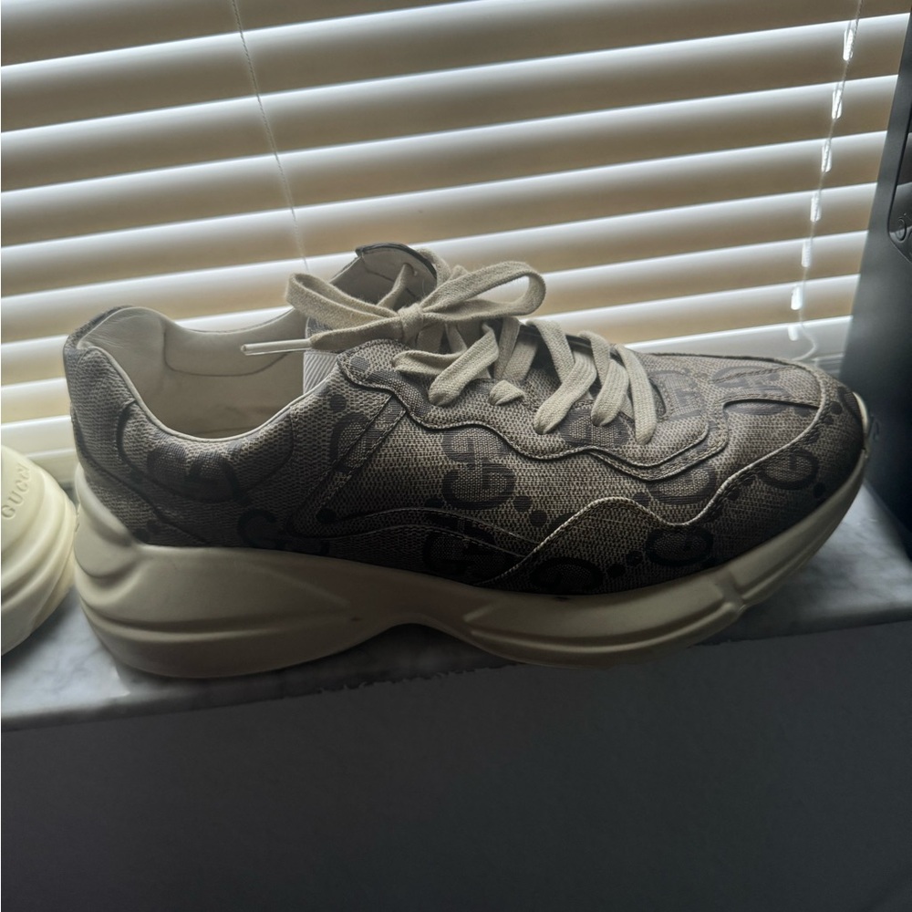 Gucci 100 Rhyton Sneaker 'Beige
Monogram' (NO BOX)